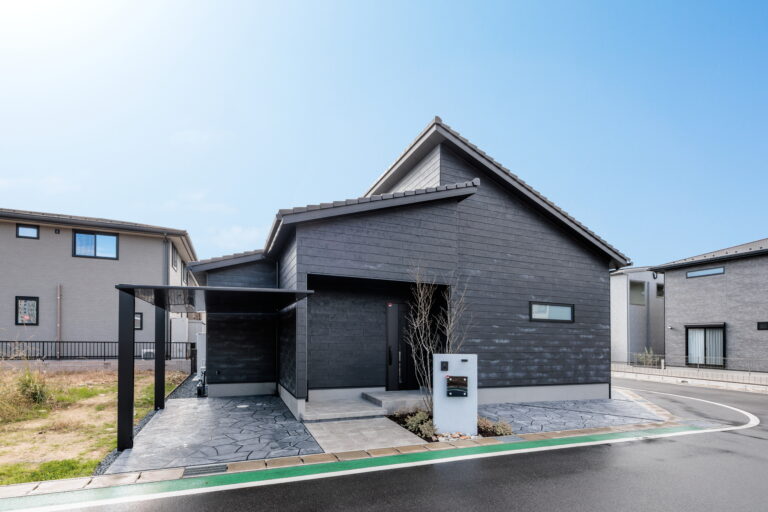 ペットと暮らす開放感な平屋住宅